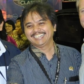 Roy Suryo: Angie Pegang BlackBerry Bold Saat 2009