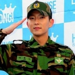 Lee Jun Ki Selesaikan Wajib Militer