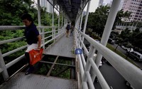 JPO berlubang di Dukuh Atas, Jakarta. Jhoni Hutapea/detikcom.