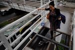 Meniti JPO Maut Dukuh Atas