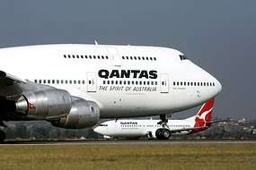 Laba Qantas Anjlok, 500 Karyawan Terancam PHK