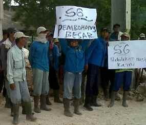 Pabrik Semen Gresik Didemo Pemulung