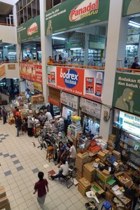 Sehat Tapi Murah di Pasar Obat Pramuka