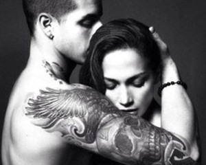 Jennifer Lopez Foto Seksi Dicium Brondong Saat Valentine