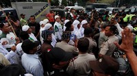 Akibat aksi ini, jalan Kwitang Raya macet karena ada penyempitan jalan. 2 lajur jalan dihabiskan untuk pendemo dan pengamanan polisi.