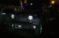 Polisi juga mengamankan mobilnya.