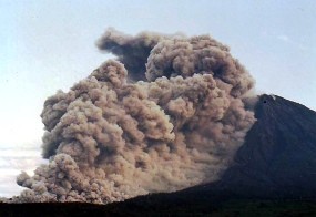 Gunung Semeru Masih Batuk