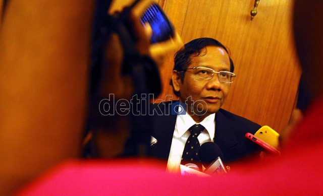 Ketua MK: Anak di Luar Nikah Ditanggung Ayah Biologis Untuk Cegah Zina Ketua MK: Anak di Luar Nikah Ditanggung Ayah Biologis Untuk Cegah Zina