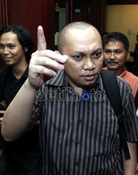 Seperti diketahui, Gayus didakwa untuk empat perkara sekaligus. Dalam dakwaan terungkap peran Gayus dalam mengurus pajak di tiga perusahaan besar dari Bakrie Group yakni PT Bumi Resource, PT Kaltim Prima Coal, dan PT Arutmin. Sementara perkara lainnya yaitu menyuap sejumlah polisi yang bertugas di rumah tahanan. Ramses/detikcom.