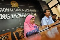 Kedatangan Yulianti disambut oleh Wakil Kepala Bidang Eksternal Komnas, Nurkholis.