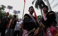 Sekitar 300 warga Senama Nenek, Kampar, Riau mendatangi Kantor BUMN, Jakarta.