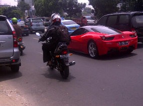 Polda Metro Tegur Polisi Menteng yang Kawal Ferrari di Mampang