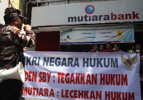 Gandeng Ormas, Eks Nasabah Bank Century Geruduk Bank Mutiara Yogya