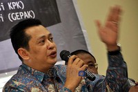 Anggota Komisi III DPR RI, Bambang Soesatyo mengapresiasikan gebrakan dari Ketua Komisi Pemberantasan Korupsi (KPK), Abraham Samad dan Pimpinan KPK lainnya. Pasalnya, dalam waktu yang relatif singkat, KPK telah berhasil menunjukkan taringnya dengan gencar menindaklanjuti kasus-kasus korupsi besar.