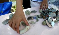 Temuan yang berhasil diangkat antara lain, pecahan keramik dan tembikar dari China dan negara-negara lain, manik-manik asal India selatan, uang kuno China abad 13, tulang belulang, kaca kuno, kerang-kerangan dan benda-benda budaya lainnya.