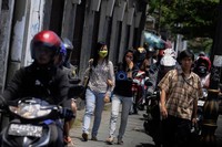 Pemerintah Provinsi DKI Jakarta bekerjasama dengan lembaga swadaya masyarakat (LSM) akan merealisasikan program untuk mengembalikan fungsi pedestrian atau jalur pejalan kaki di Ibu Kota.