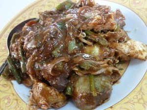 Kepelet Rujak Cingur Pak Hadi, Wenaak Tenan!