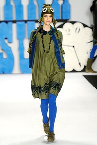 Anna Sui. Fall/Winter 2012. New York Fashion Week FW 2012. [Photo by Frazer Harrison/Getty Images for Mercedes-Benz Fashion Week]