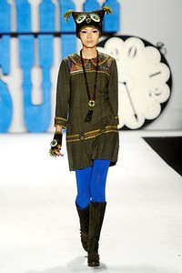 Anna Sui. Fall/Winter 2012. New York Fashion Week FW 2012. [Photo by Frazer Harrison/Getty Images for Mercedes-Benz Fashion Week]