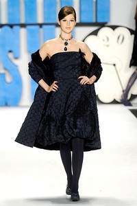 Anna Sui. Fall/Winter 2012. New York Fashion Week FW 2012. [Photo by Frazer Harrison/Getty Images for Mercedes-Benz Fashion Week]