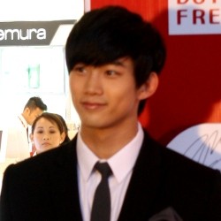 Taecyeon 2PM Rilis Album untuk Donasi ke Kampus