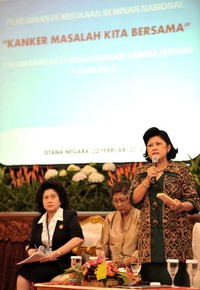 Kanker, lanjut Ibu Ani, tidak hanya masalah kesehatan tapi juga memiliki dampak sosial dan ekonomi, terutama dengan mahalnya biaya perawatan. Setpres.