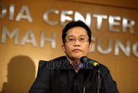 Menolak permohonan PK Joko Tjandra, kata Kepala Biro Hukum dan Humas MA, Ridwan Mansur dalam jumpa pers.
