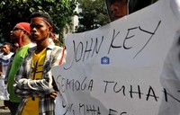 Warga yang menamakan diri Forum Masyarakat Indonesia Timur Cinta Damai mendukung polisi untuk menjebloskan John Kei ke penjara.