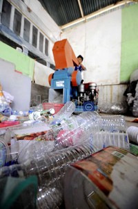 Pengolahan sampah ini juga untuk mengurangi volume sampah di daerah tersebut.