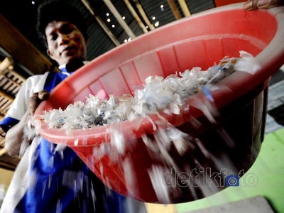 Menyulap Sampah Jadi Rupiah