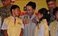 Wiendu Nuryanti mengajak para calon dokter kecil berbincang-bincang membahas kesiapan mereka.