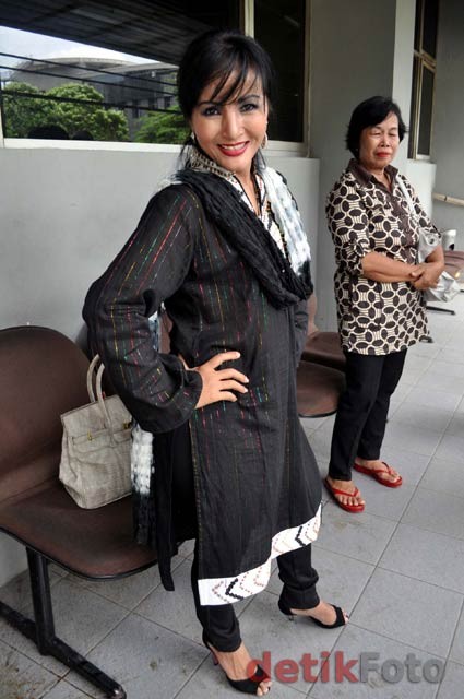 Ada Pihak Lain di Balik Penolakan Keluarga Moerdiono Terhadap Machica?