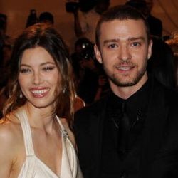 Jessica Biel Pamerkan Cincin Tunangan