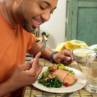 Pria Perlu Banyak Makan Ikan Biar Makin Greng