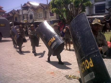 Napi Asing Dievakuasi Supaya Tak Dijadikan Sandera Tahanan Lain