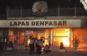 Negosiasi dengan Napi Selesai, Polisi & TNI Bersiap Masuk LP Kerobokan