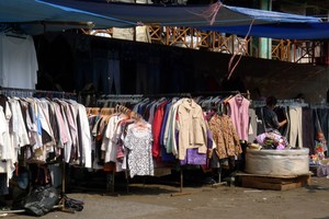 Yuk! Serbu Baju Bekas Berkualitas di Pasar Senen