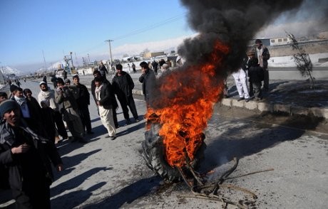 Ribuan Warga Afghanistan Kepung Markas Militer AS di Kabul