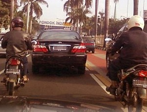 Tips Aman Bersepeda Motor di Jalan Raya
