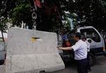 Usir Parkir Liar, Beton Dipasang Melintang