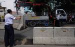 Usir Parkir Liar, Beton Dipasang Melintang
