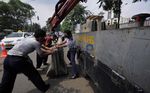 Usir Parkir Liar, Beton Dipasang Melintang