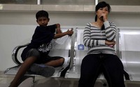 Sumiyati menyatakan suaminya berprofesi sebagai penagih utang.