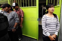 Sejumlah teman almarhum juga terlihat di RSCM.