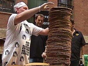 Dua Rekor Dunia Dipecahkan Pada Pesta Pancake Day