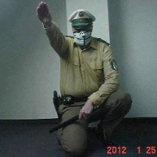 Berpose Ala Hitler, Polisi Jerman Jadi Buronan