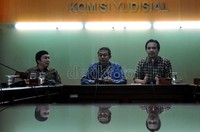 Dalam pengumuman ini dihadiri oleh, Ketua KY Eman Suparman, Komisioner KY Taufiqurrohman Syahuri dan Asep Fajarrahmat selaku juru bicara KY.