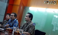 Menurut Ketua KY, Eman Suparman, penanganan laporan masyarakat ke KY akan diproses seperti biasa dan sebagaimana mestinya.