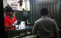 Polisi melakukan olah tempat kejadian perkara (TKP). Sementara pelaku yang berjumlah 8 orang melarikan diri ke arah Parung dan Jombang, Ciputat.