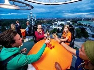Dinner in The Sky Sensasi Unik Bersantap di Ketinggian 50 Meter